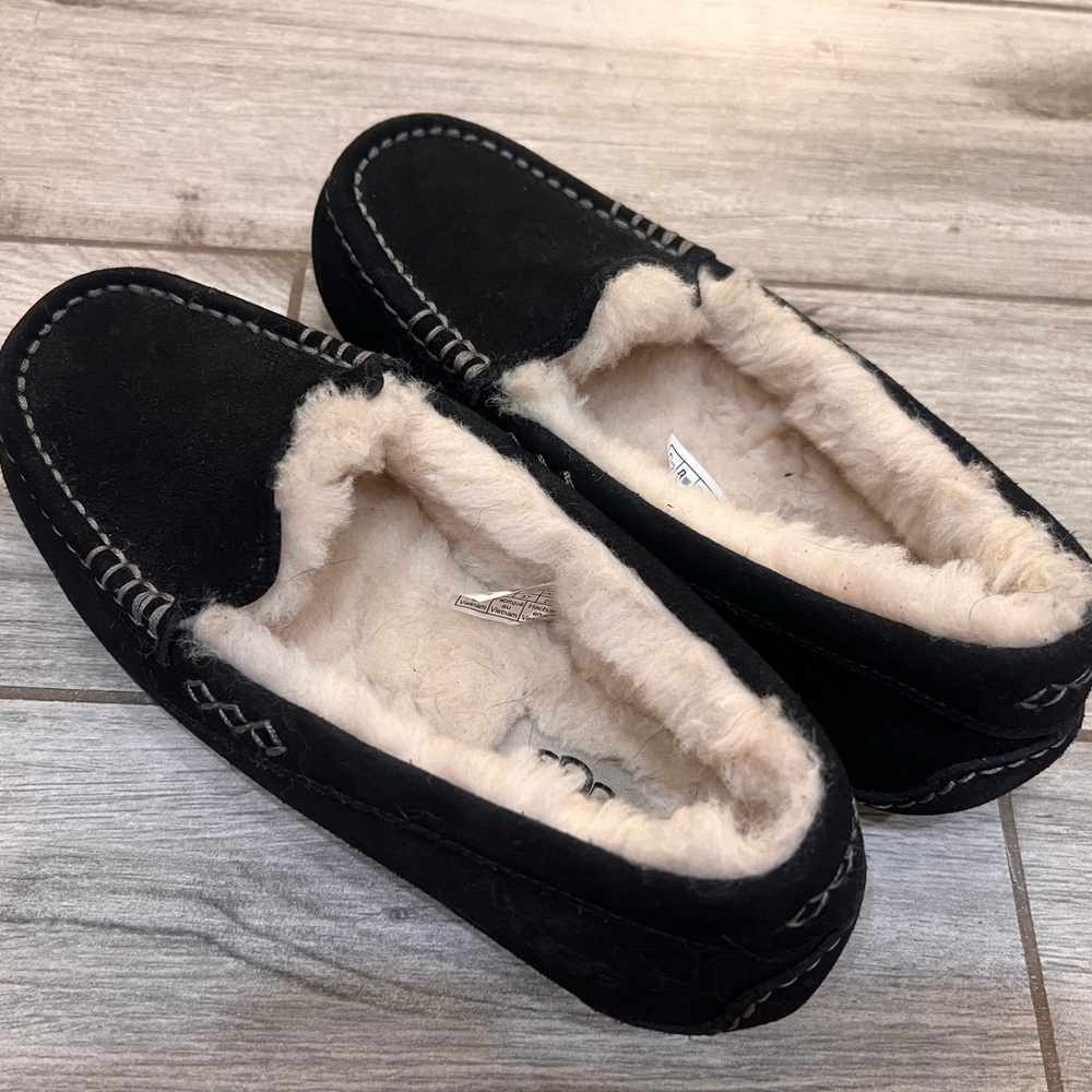 UGG Women’s Ainsley Black Size 6